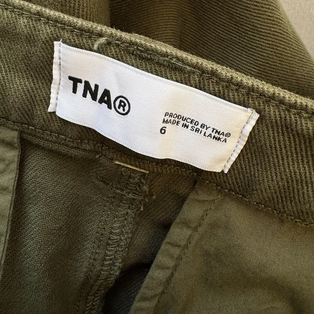 Aritzia TNA Highway Cargo Pants Women Size 6 Olive Green Cotton